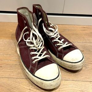 High-top Converse “Lucky Star” Size: 11M
